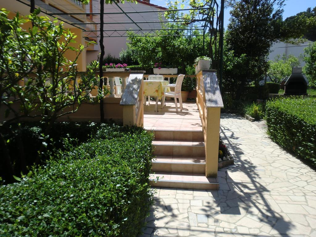 Guest House Sandra Раб Екстер'єр фото