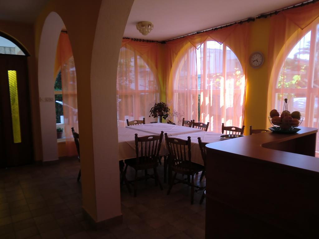 Guest House Sandra Раб Екстер'єр фото