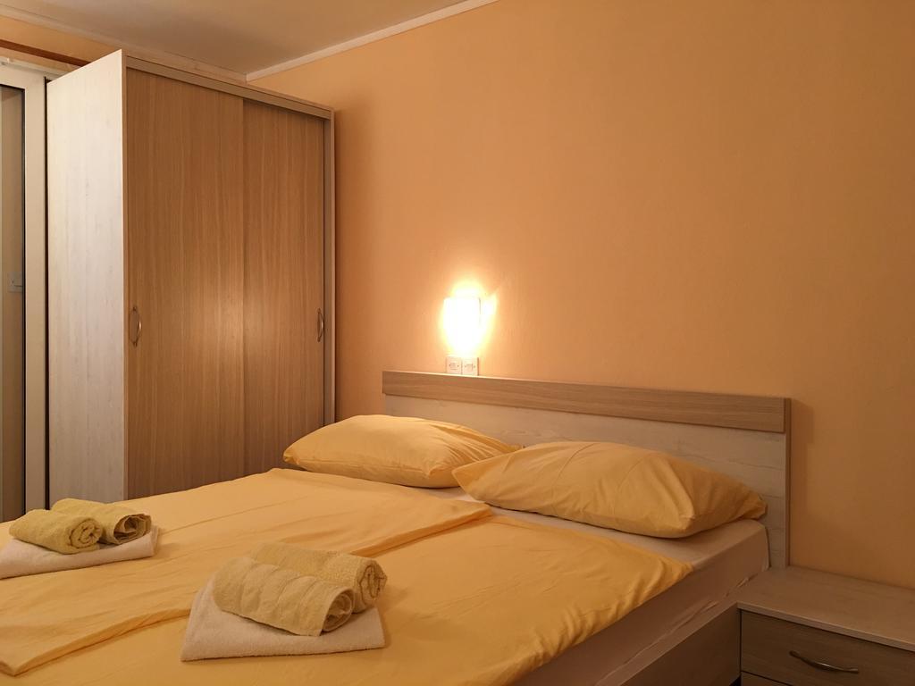 Guest House Sandra Раб Екстер'єр фото